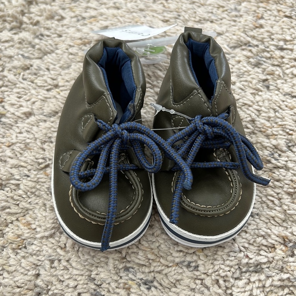 Green and blue baby boots 0-3 months with tag